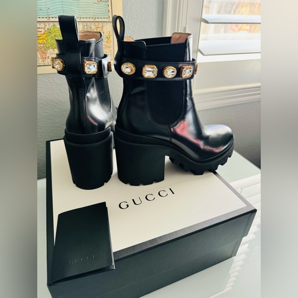 Gucci Black Leather Ankle Boots with Belt, and a size 40 (size 10 US) in women’s - Picture 3 of 4